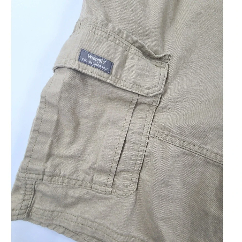 Wrangler Cargo Shorts Mens 44 Khaki Relaxed Fit Tech Pockets Utility Workwear